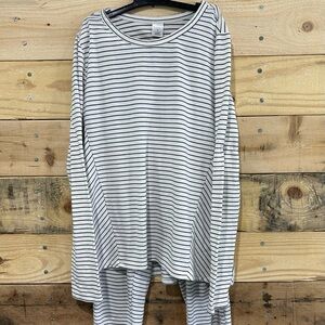 Liz Claiborne Women's M 2pc White With Black Stripes Pajama Set